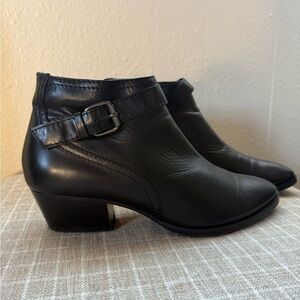 Vero Cuoio Aquatalia Black Ankle Boots